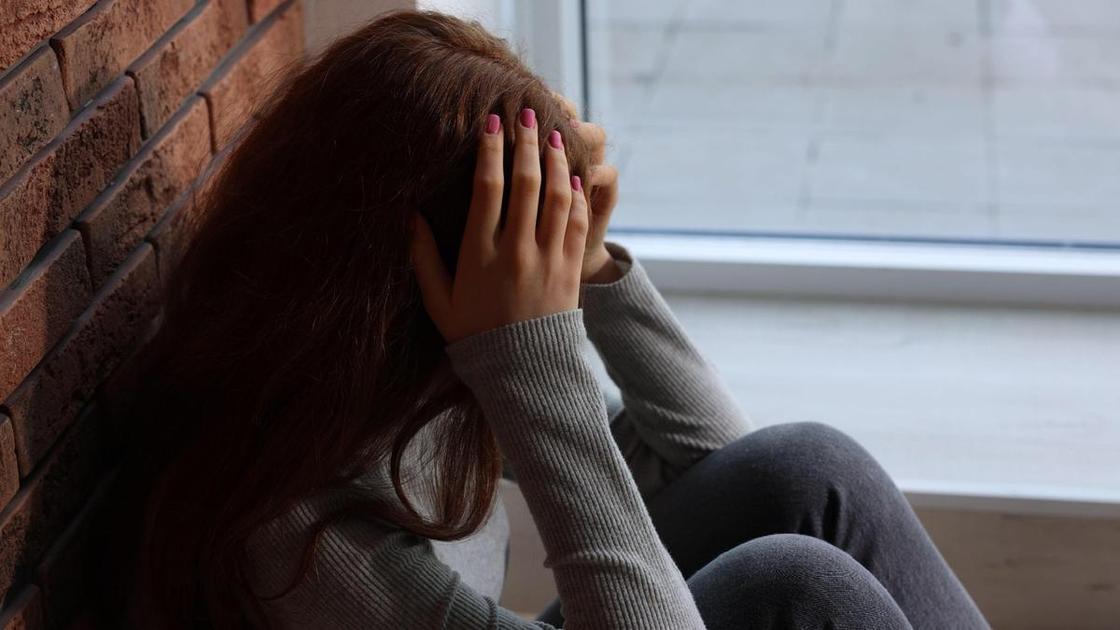 «Меня пытались изнасиловать в 8 лет. Мама отмахнулась, а бабушка сказала, что я сама виновата»