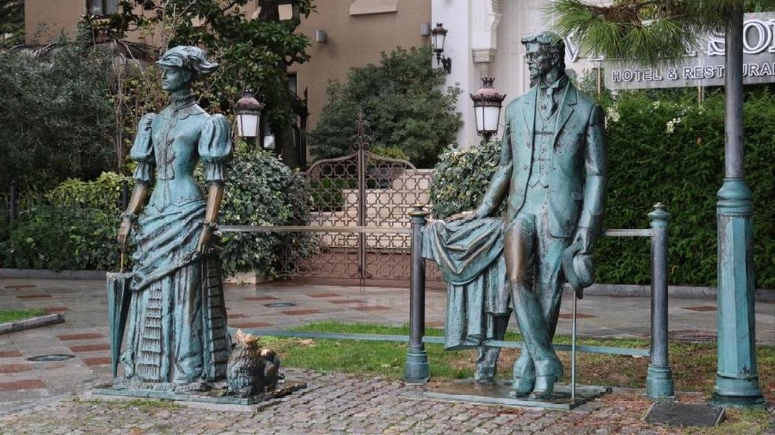 С чего начинается тайный роман и почему он годами не перерастает в брак: разбор «Дамы с собачкой» Чехова