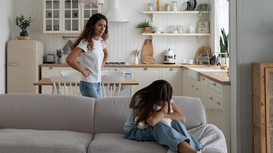 «Почему мама всегда поддерживает младшего брата, даже когда он виноват, а не меня?» (Психология) «Почему мама всегда поддерживает младшего брата, даже когда он виноват, а не меня?» (Психология)