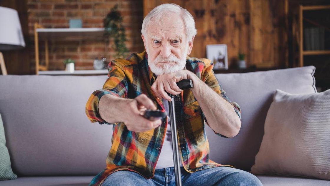 «Пожилой человек в гневе разбил телевизор. Что это за диагноз?» (Психология) «Пожилой человек в гневе разбил телевизор. Что это за диагноз?» (Психология)