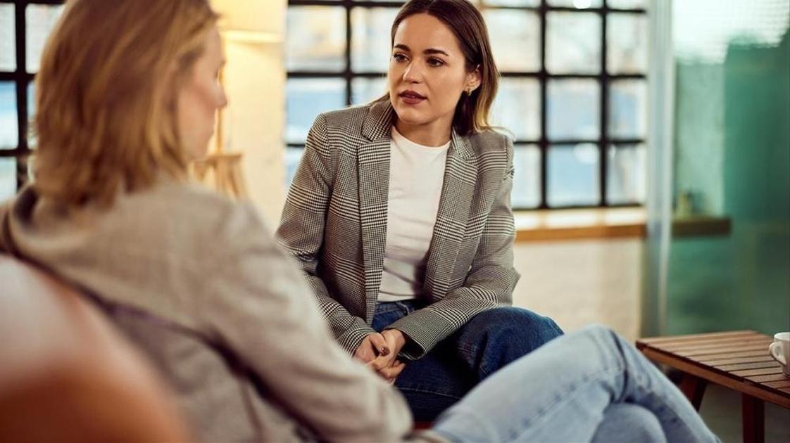 «Почему люди никогда не интересуются мной и говорят лишь о себе? Это я не умею общаться или они эгоисты?» (Психология) «Почему люди никогда не интересуются мной и говорят лишь о себе? Это я не умею общаться или они эгоисты?» (Психология)