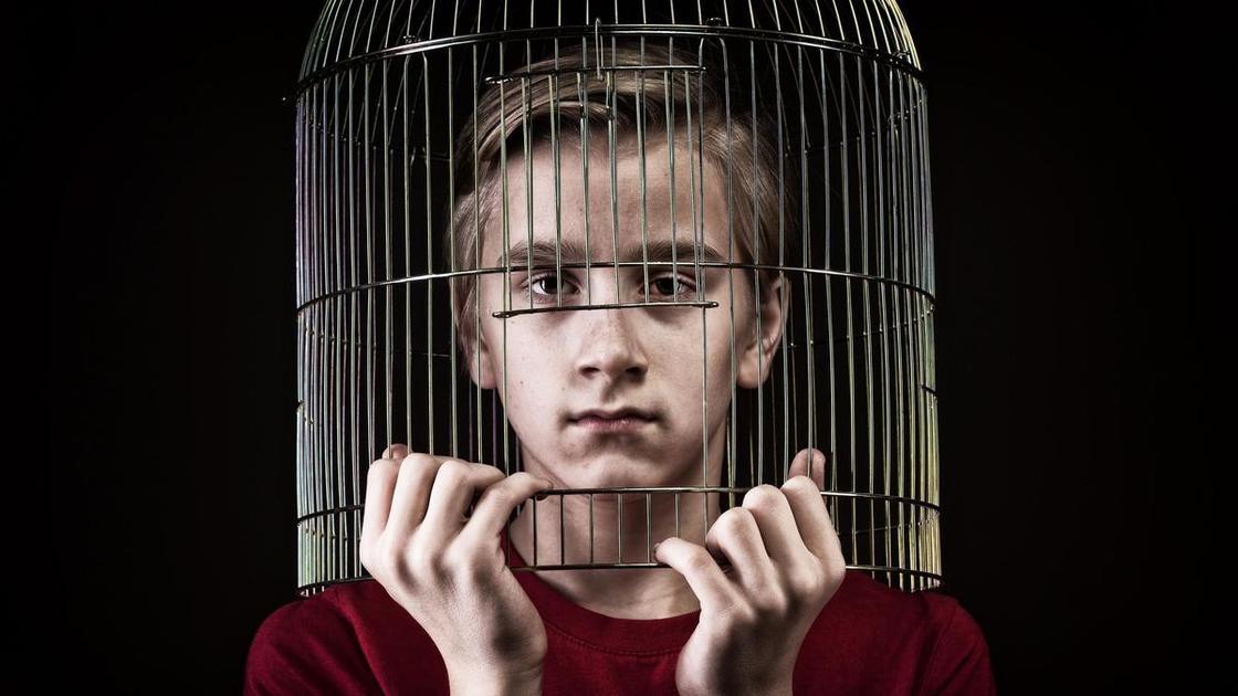 «Племянник в 15 лет ведет себя идеально, хорошо учится и разговаривает сам с собой вслух. Что с ним не так?»  (Психология)
