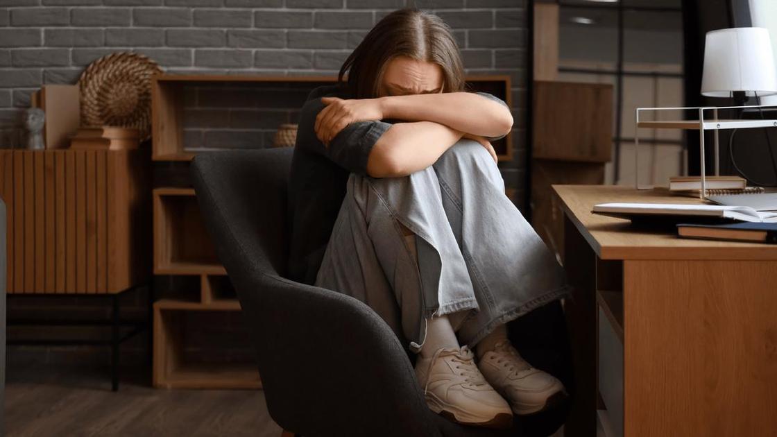 «Психически больной отец избивает мою маму, но она никогда не уйдет от него. Волнуюсь только о младшем брате…» (Психология) «Психически больной отец избивает мою маму, но она никогда не уйдет от него. Волнуюсь только о младшем брате…» (Психология)