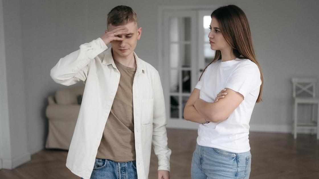 «Мы решили жить в квартире с девушкой и двумя подругами, но в последний момент она всех заблокировала и заселилась туда одна» (Психология) «Мы решили жить в квартире с девушкой и двумя подругами, но в последний момент она всех заблокировала и заселилась туда одна» (Психология)