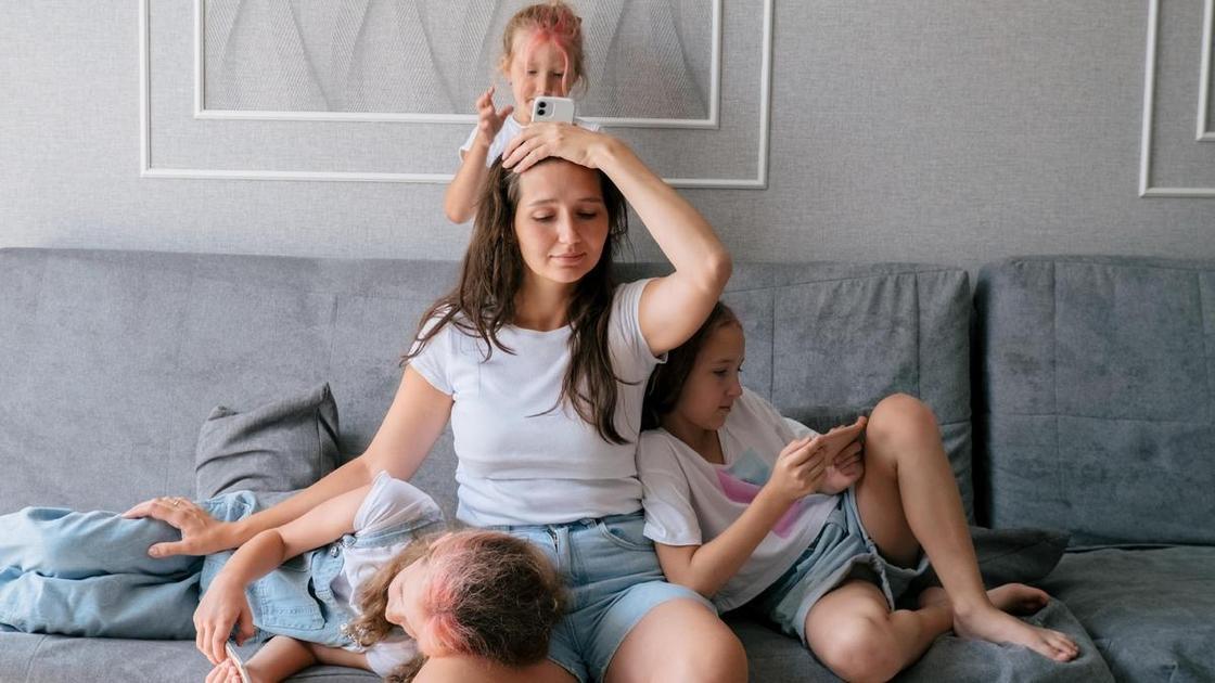 «После смерти бывшей жены мужчина привез мне 6-летнего сына. Я нянчилась с ним, пока моя младшая дочь боролась с раком» (Психология) «После смерти бывшей жены мужчина привез мне 6-летнего сына. Я нянчилась с ним, пока моя младшая дочь боролась с раком» (Психология)