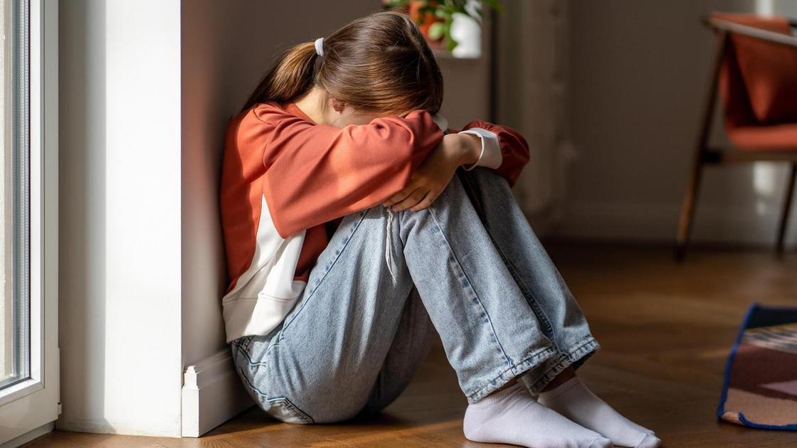 «Девочка-подросток не умеет проигрывать, сразу выходит из себя. Как научить ее принимать поражение?»  (Психология)