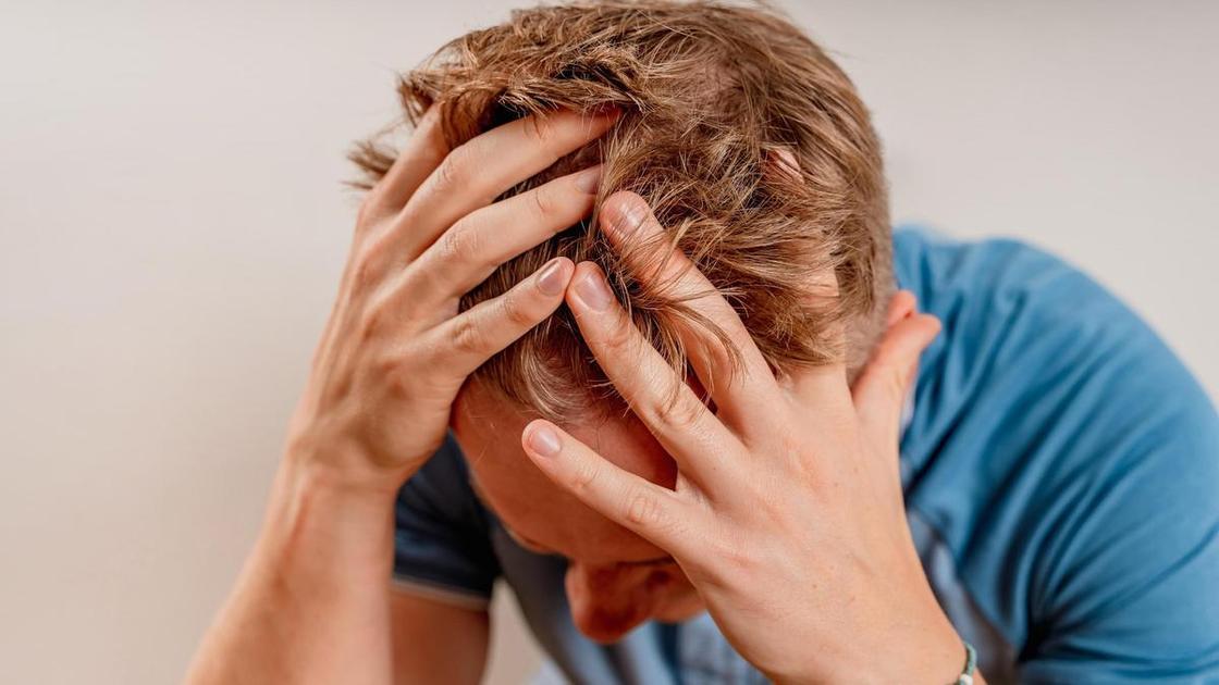 &laquo;Не реагирую на гибель друзей, на работе весел, а дома впадаю в уныние и тоску. Что у меня с чувствами?&raquo;  (Психология)