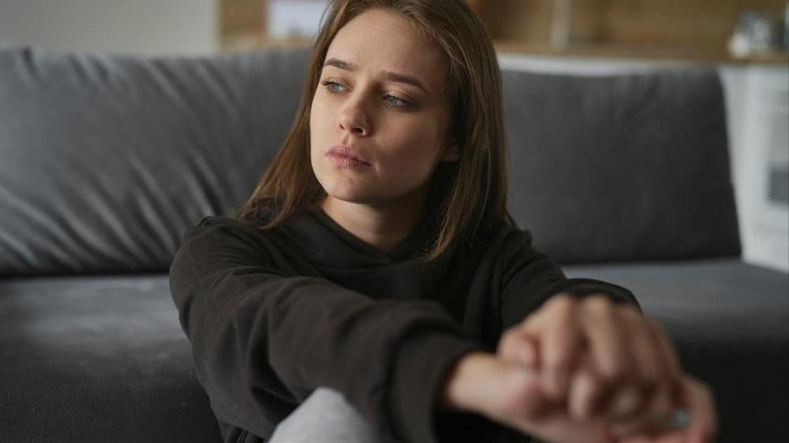 «Из-за бывшего не верю комплиментам — он постоянно критиковал меня» (Психология) «Из-за бывшего не верю комплиментам — он постоянно критиковал меня» (Психология)