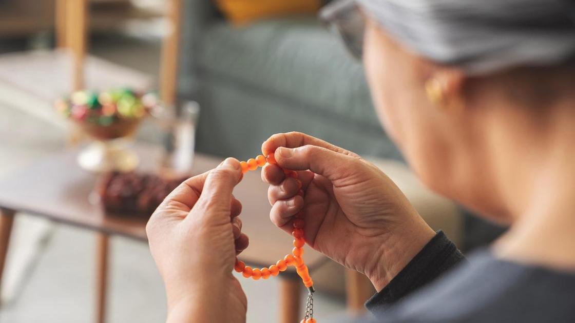 «Крестная ушла в религию и теперь абсолютно все в жизни объясняет Божьей волей» (Психология) «Крестная ушла в религию и теперь абсолютно все в жизни объясняет Божьей волей» (Психология)