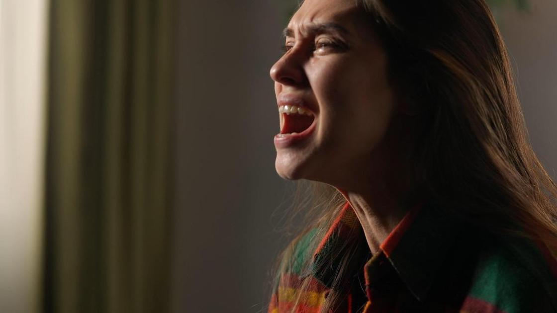 «У сестры случаются странные припадки, когда она впадает в истерику и валяется на дороге. Это диагноз или манипуляция?» (Психология) «У сестры случаются странные припадки, когда она впадает в истерику и валяется на дороге. Это диагноз или манипуляция?» (Психология)