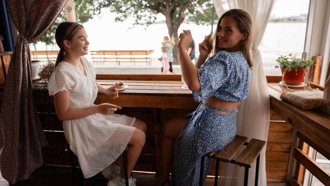 Красные флаги в дружбе: как распознать токсичного друга — примеры, опыт психолога, советы (Психология) Красные флаги в дружбе: как распознать токсичного друга — примеры, опыт психолога, советы (Психология)