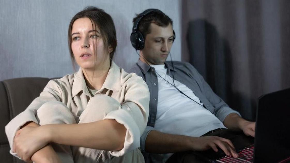 «Парень отказывается говорить, что любит меня. Отмазывается тем, что его любовь в действиях, а не словах…» (Психология) «Парень отказывается говорить, что любит меня. Отмазывается тем, что его любовь в действиях, а не словах…» (Психология)