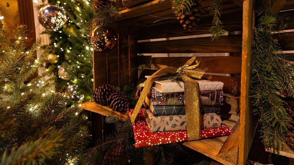 8 новогодних и рождественских книг, которые не стыдно подарить  (Психология)