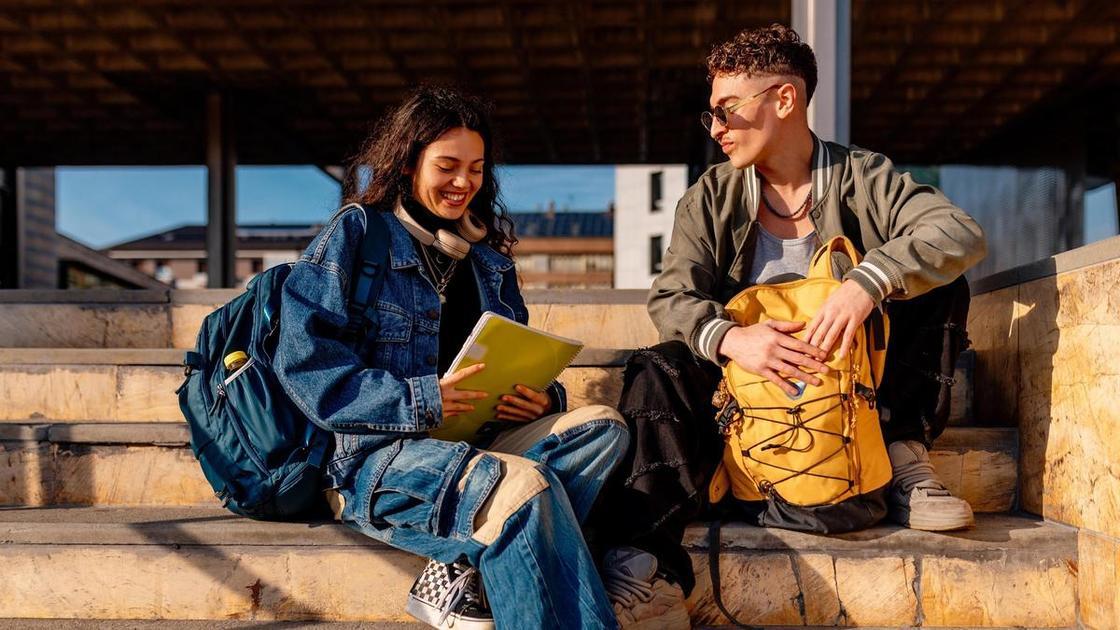 &laquo;Ждал инициативы от одногруппницы и ревновал к другим парням, но теперь она меня презирает. Забыть или наконец признаться в чувствах?&raquo;  (Психология)