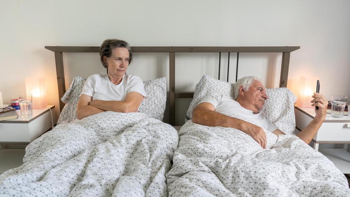 &laquo;67-летний муж вернулся ко мне как бомж и на коленях просил прощения, а теперь снова сидит на сайтах знакомств&raquo;  (Психология)