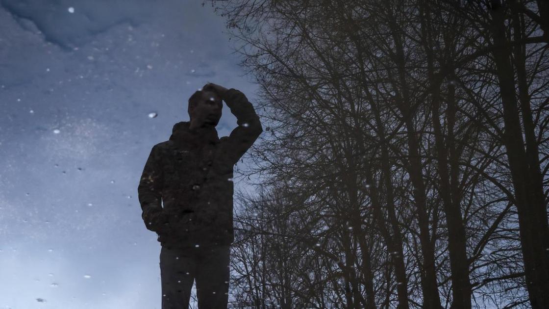 «Мне 27, и я живу, словно смотрю скучный черно-белый фильм. На публику играю роль, но никого не хочу видеть» (Психология) «Мне 27, и я живу, словно смотрю скучный черно-белый фильм. На публику играю роль, но никого не хочу видеть» (Психология)