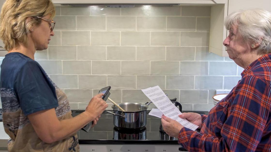 &laquo;Свекровь хочет жить с нами, чтобы мы все делали за нее&raquo;  (Психология)