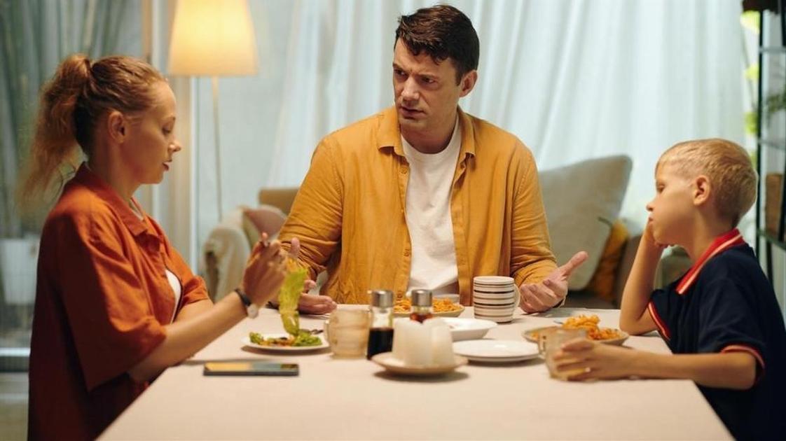 &laquo;Не могу полюбить детей мужа&nbsp;&mdash; они плохо воспитаны, росли как трава в поле. Что делать?&raquo;  (Психология)