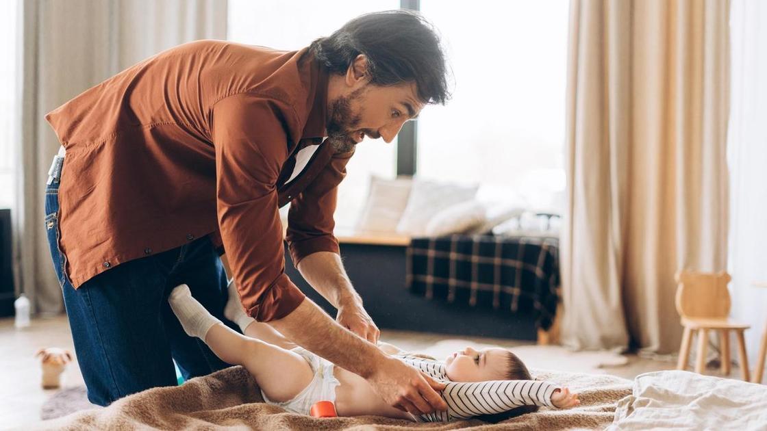 &laquo;Сидя дома с ребенком, чувствую себя одичавшим кухонным комбайном и устаю больше, чем жена на работе. Как женщины это выдерживают?&raquo;  (Психология)