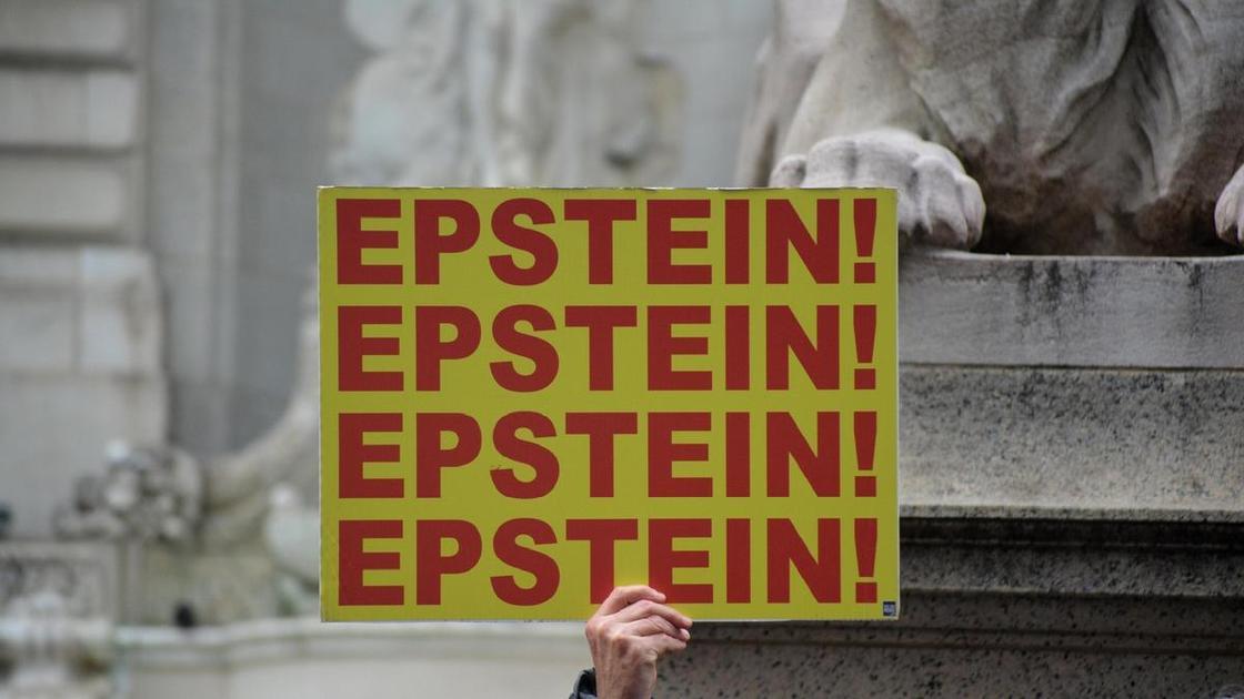 Рассекретили файлы об острове Эпштейна: почему сейчас все говорят об Эпштейне и теориях заговора  (Психология)