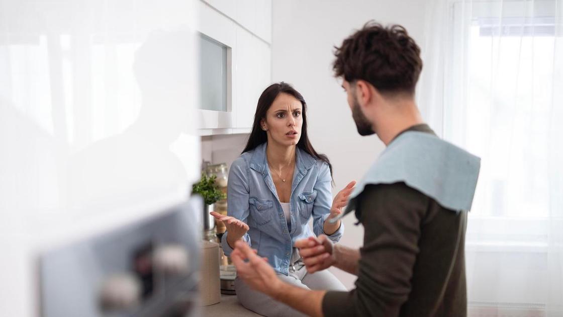 &laquo;Мужчина предложил пожениться, хотя все время, что мы встречаемся, мною недоволен&raquo;  (Психология)