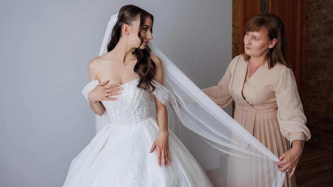 &laquo;Через неделю моя свадьба, а мама горюет и все время плачет&raquo;  (Психология)