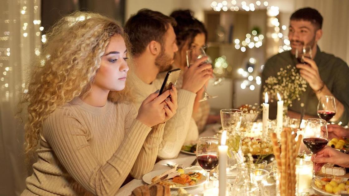 Почему семейные люди чаще остальных чувствуют себя одинокими: мнение философа (Психология) Почему семейные люди чаще остальных чувствуют себя одинокими: мнение философа (Психология)